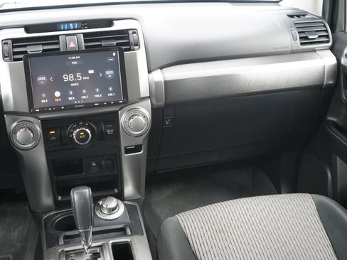 Used 2018 Toyota 4Runner SR5 AWD/4WD image 24