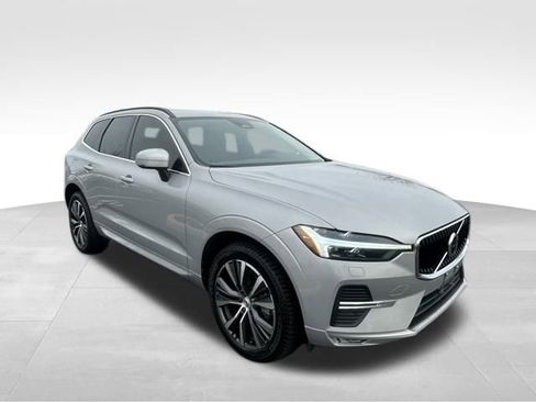 Used 2022 Volvo XC60 B5 Momentum w/ Climate Package image 10