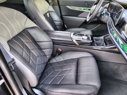 Certified 2024 BMW 760i xDrive w/ Executive Package image 23