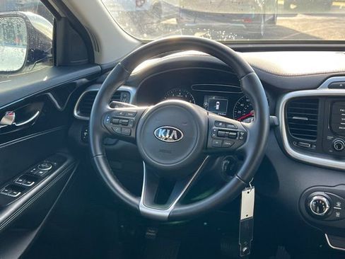 Used 2016 Kia Sorento LX w/ LX Convenience Package image 16