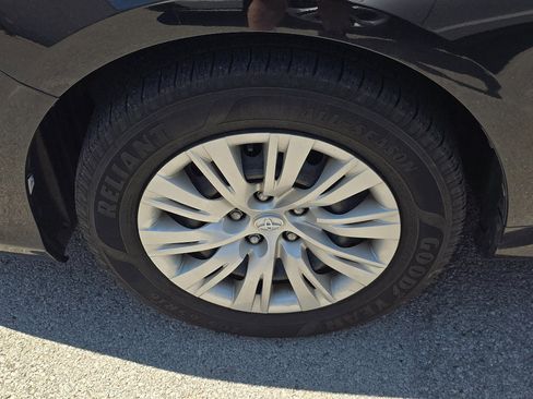 Used 2012 Toyota Camry LE FWD image 9