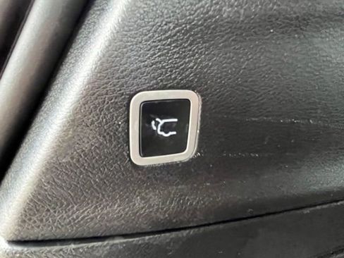 Used 2025 Chrysler Pacifica Select FWD image 42