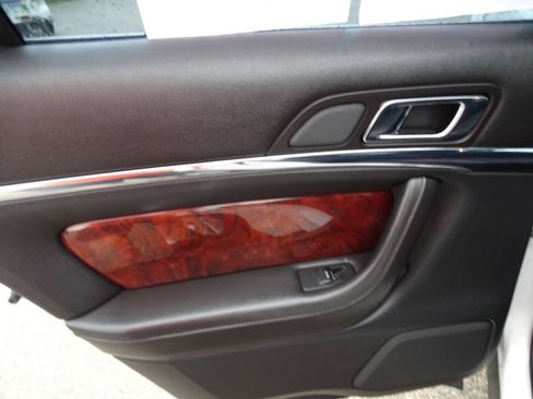 Used 2013 Lincoln MKS AWD image 33