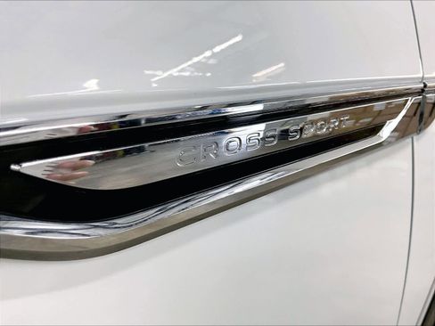 Used 2022 Volkswagen Atlas Cross Sport SE FWD image 35