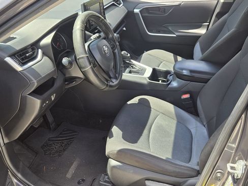 Used 2022 Toyota RAV4 LE FWD image 11