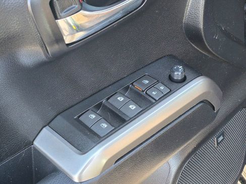 Used 2022 Toyota Tacoma Limited image 18