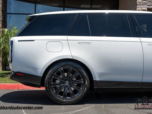 Used 2025 Land Rover Range Rover Long Wheelbase SE AWD/4WD image 12