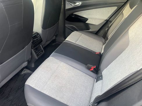 Used 2024 Volkswagen ID.4 Standard image 12