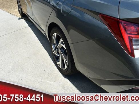 Used 2025 Hyundai Elantra Limited FWD image 16