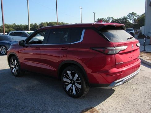 New 2025 Mitsubishi Outlander SE image 5