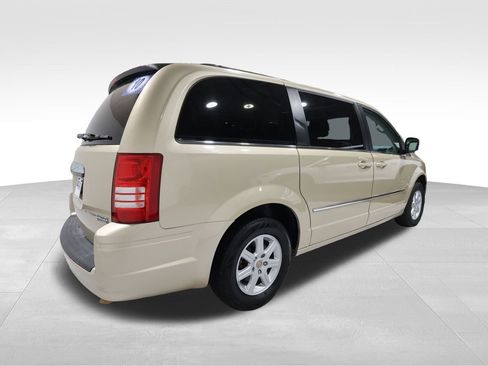 Used 2010 Chrysler Town & Country Touring image 3