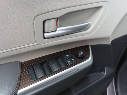 Used 2022 Toyota Sienna XLE image 44