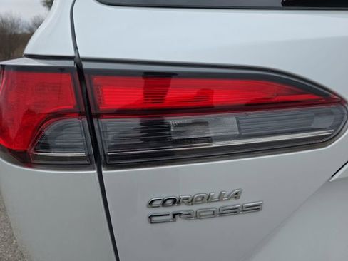 Used 2022 Toyota Corolla Cross XLE image 33