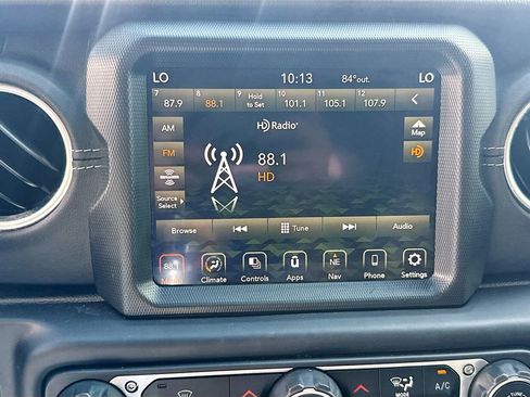 Used 2022 Jeep Wrangler Unlimited Sahara w/ Safety Group AWD/4WD image 16