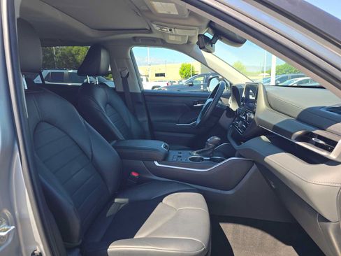Used 2023 Toyota Highlander XLE FWD image 10