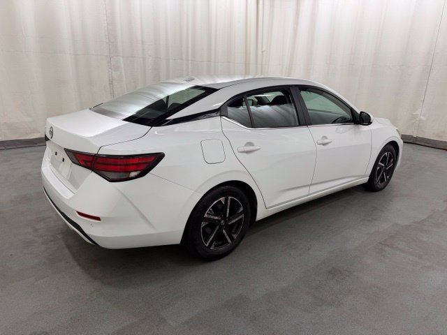 Used 2025 Nissan Sentra SV FWD image 2