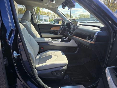 Used 2024 Toyota Grand Highlander AWD Hybrid image 10