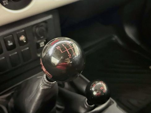 Used 2014 Toyota FJ Cruiser 4WD w/ Convenience Package image 19