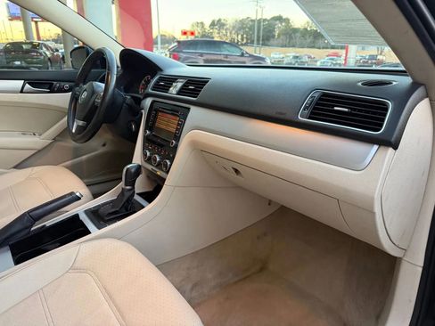 Used 2012 Volkswagen Passat 2.5 SE image 19