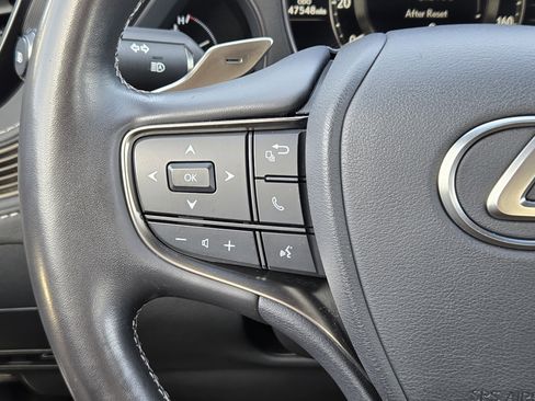 Used 2021 Lexus LS 500 w/ Accessory Package (Z2) image 38