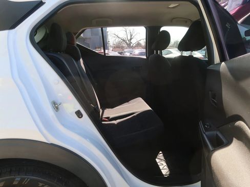 Used 2020 Nissan Kicks S image 22