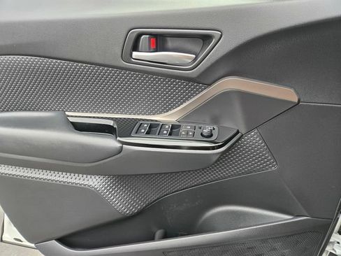 Used 2019 Toyota C-HR XLE FWD image 20