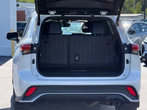 Used 2022 Toyota Highlander XSE AWD/4WD image 36