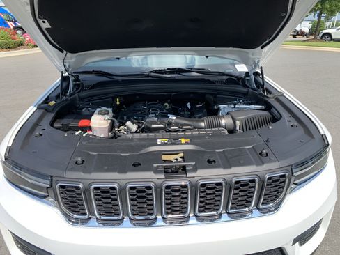 Certified 2023 Jeep Grand Cherokee Laredo w/ Luxury Tech Group I RWD image 37