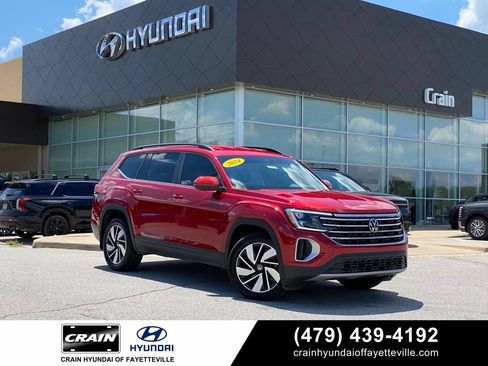 Used 2024 Volkswagen Atlas SE FWD image 1