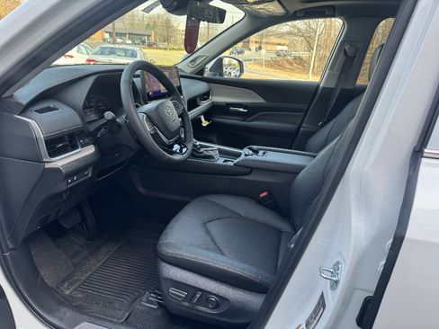 New 2026 Toyota Grand Highlander Platinum image 8