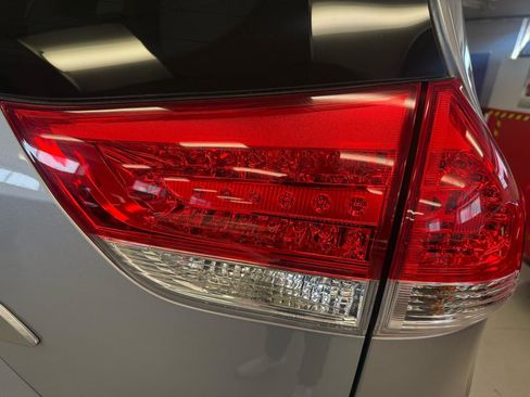 Used 2014 Toyota Sienna Limited image 12