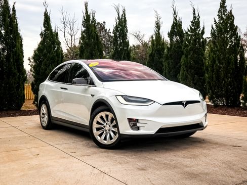 Used 2020 Tesla Model X Long Range image 2