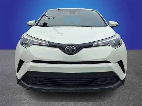 Used 2018 Toyota C-HR XLE image 2
