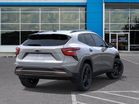 New 2026 Chevrolet Trax ACTIV w/ Sunroof Package FWD image 4
