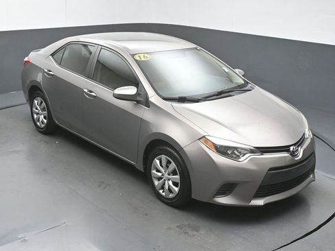 Used 2016 Toyota Corolla L image 38