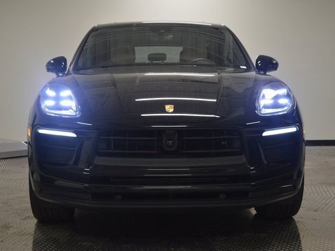 Certified 2025 Porsche Macan image 10