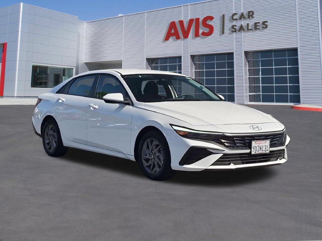 Used 2026 Hyundai Elantra Hybrid FWD image 3
