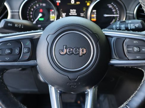 Used 2022 Jeep Wrangler Unlimited Sahara w/ Cold Weather Group AWD/4WD image 24