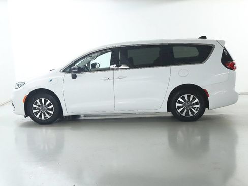Used 2024 Chrysler Pacifica Limited FWD image 38