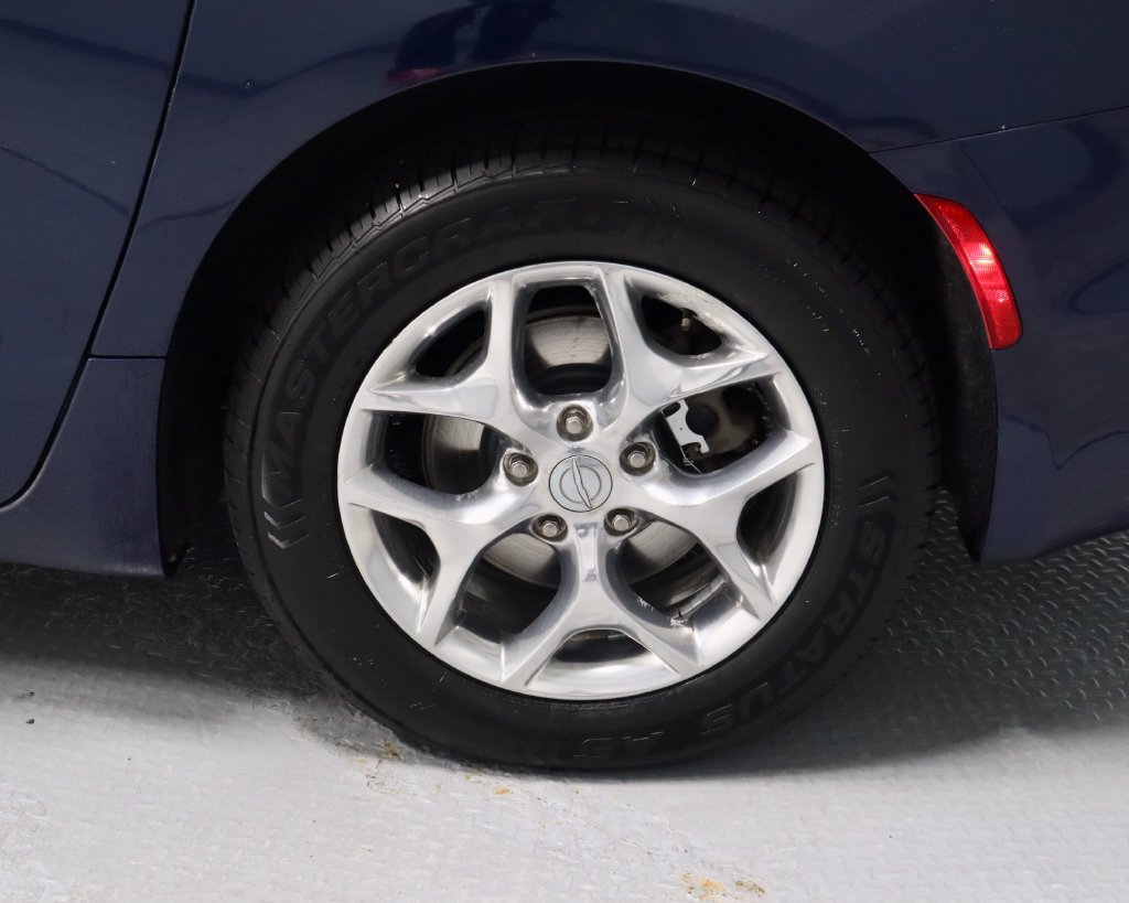 Used 2019 Chrysler Pacifica Limited FWD image 17