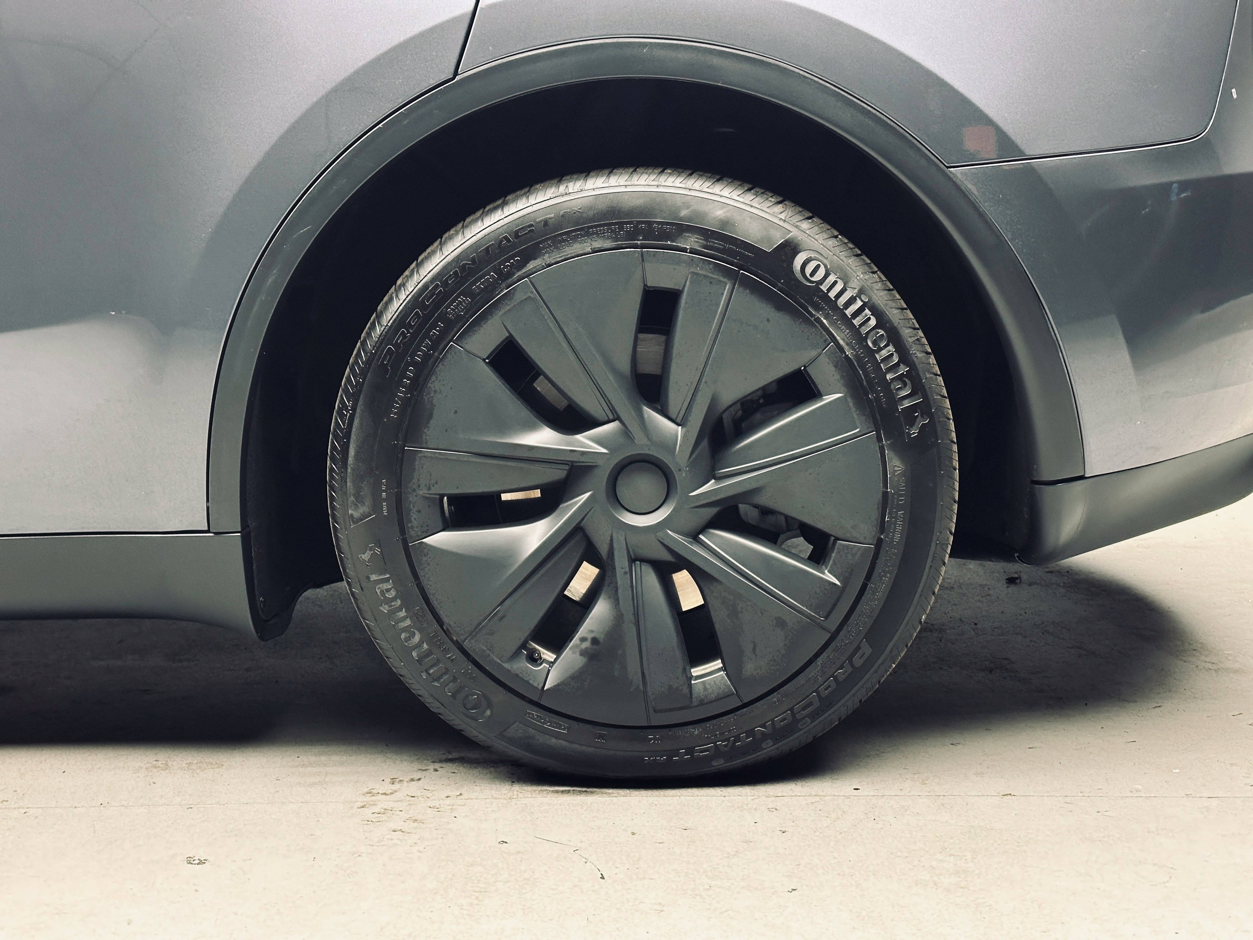 Used 2023 Tesla Model Y Long Range AWD/4WD image 31