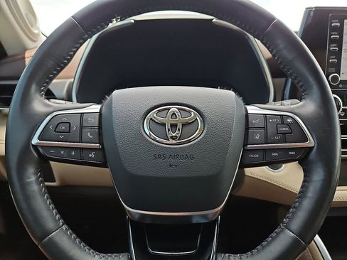 Used 2020 Toyota Highlander Limited FWD image 30