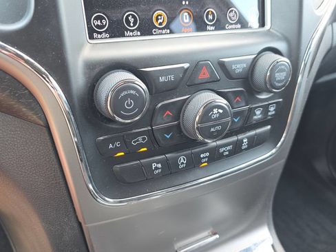 Used 2018 Jeep Grand Cherokee Altitude AWD/4WD image 19