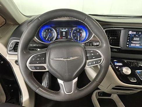 Used 2022 Chrysler Voyager LX FWD image 14