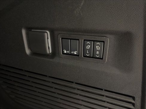 New 2026 Chevrolet Suburban LT image 16