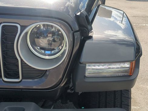 Used 2025 Jeep Wrangler Unlimited Sahara AWD/4WD image 11