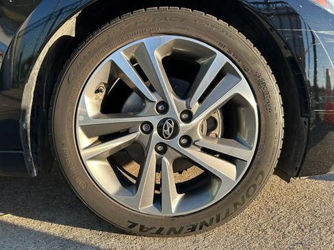 Used 2018 Hyundai Elantra Limited image 26