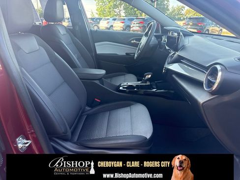 Used 2025 Chevrolet Trax LT FWD image 19