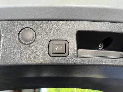 New 2026 Chevrolet Equinox LT w/ Convenience Package II FWD image 10