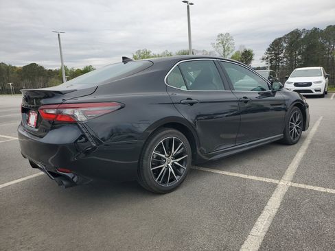 Used 2024 Toyota Camry SE image 6